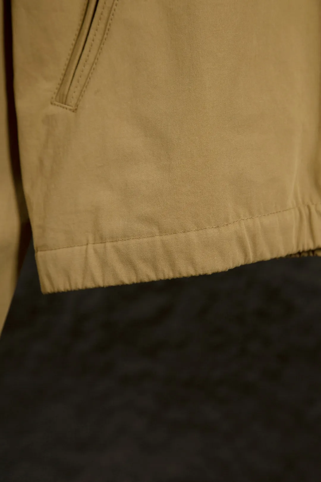 P290 Actual photo [Popular item] Style number: 25109# (on sale all year round) Color: khaki/navy blue Size: S to XL - Ralph Lauren/Ralph Lauren Solid color logo embroidered cotton soft shell fabric hooded assault jacket - the face is the same as the original 32 high count plain super soft carbon grinding ✅ - Brand POLO three zippers Customized back collar webbing Dark and light two-color oil edge leather strips ✅ - Ralph Lauren/Ralph Lauren's classic men's and women's bomber zipper hooded jacket. It has an elegant and fashionable style with any wear. It has a retro and relaxed feel. The hood and zipper elements add to the casual casualness. The paper man effect on the upper body can be perfectly controlled whether it is sports style or casual style ✅